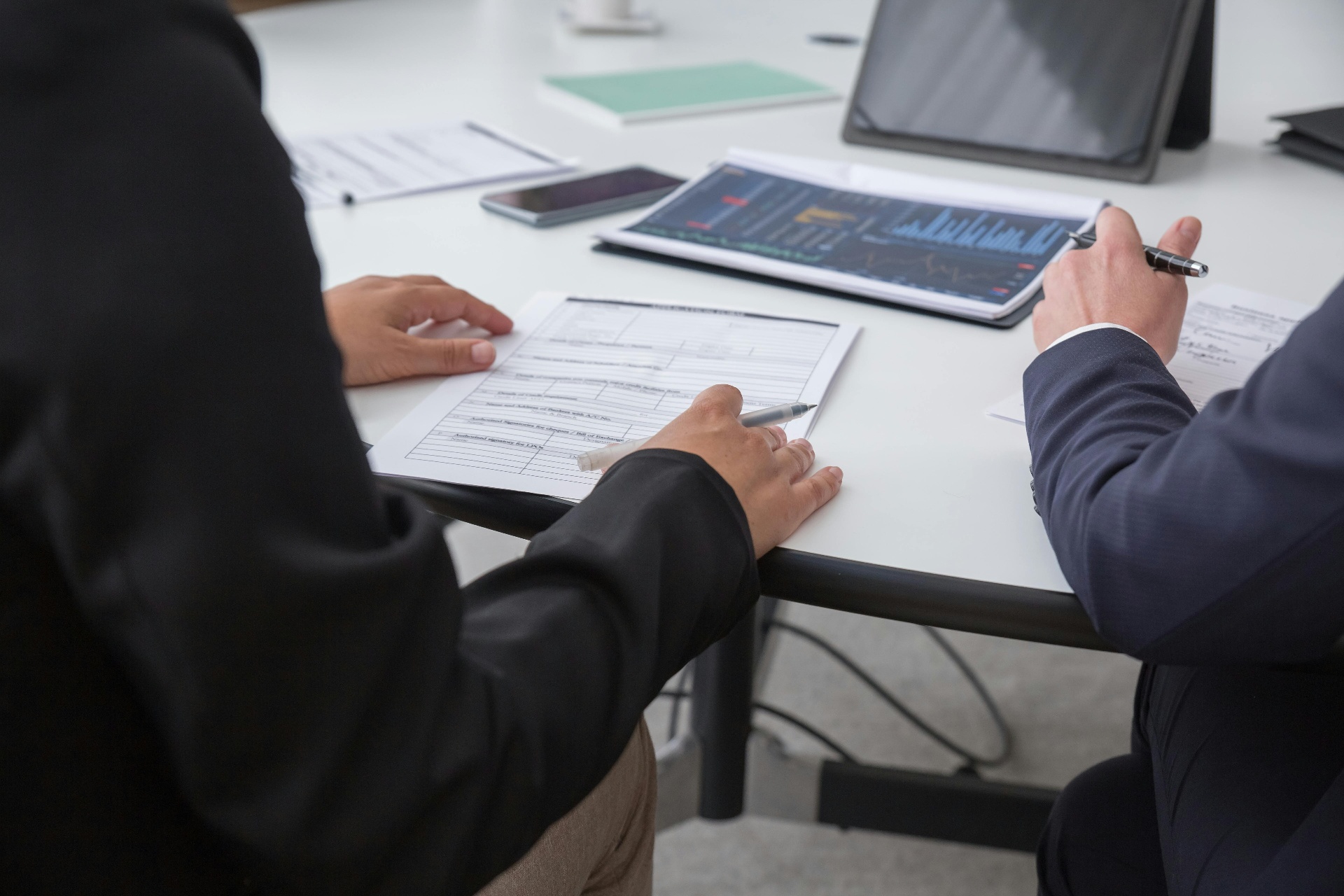 Notary meeting a client to notarize documents